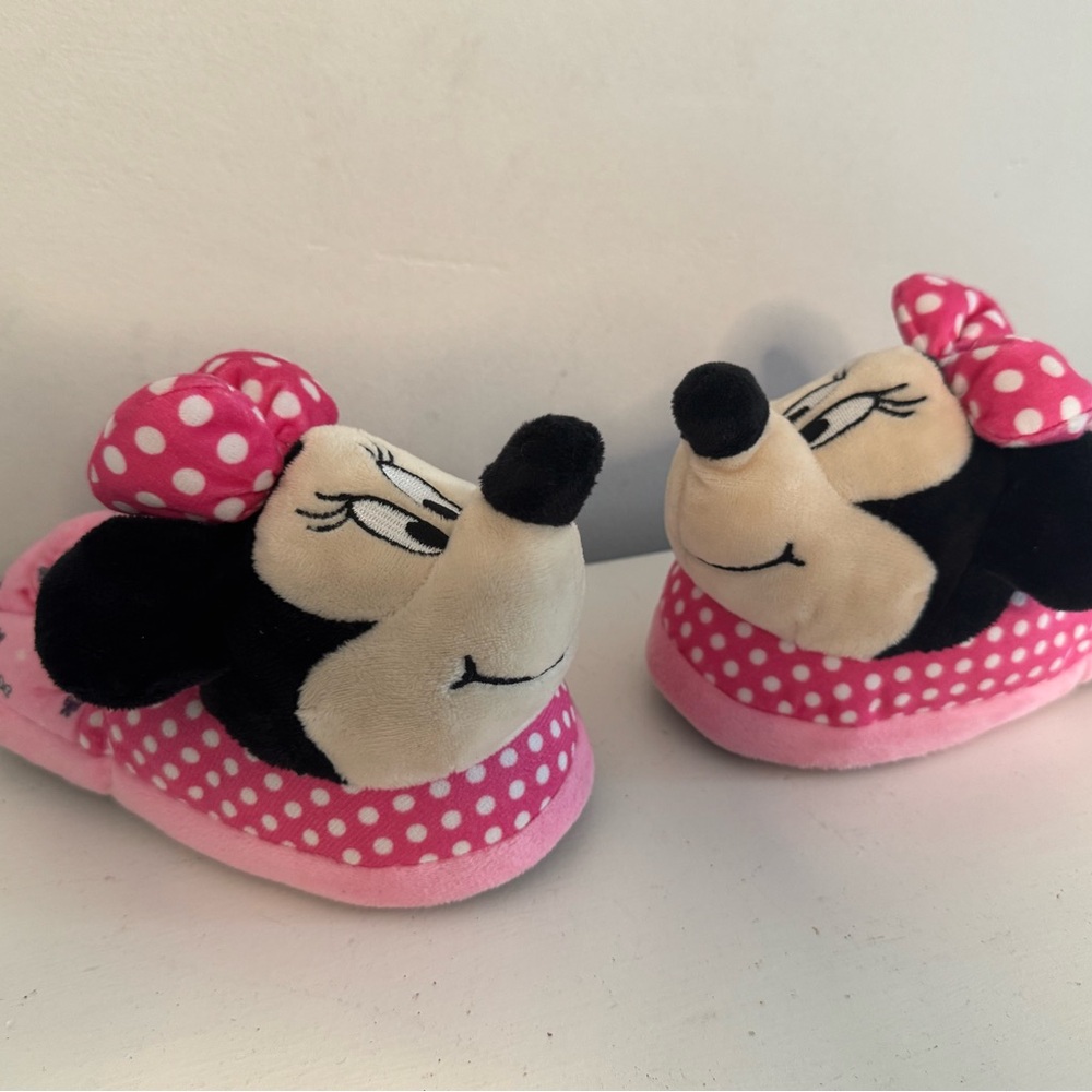 Disney Minnie Mouse Polka Dot Pink kids slippers new never worn size child 9/10